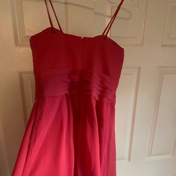 David’s Bridal 10 style F14847 bright pink crinkle chiffon midi dress - Picture 5 of 7